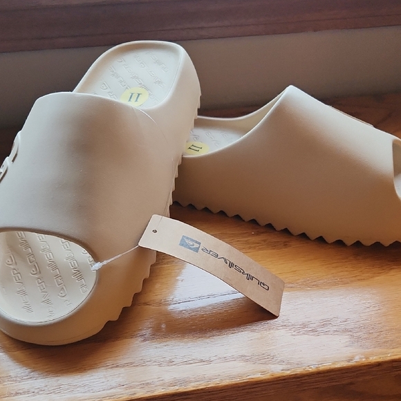 Quiksilver Tan Slide Sandals - Picture 1 of 3